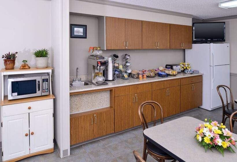 فندق على الطريق Briarwood Inn Of Geneva