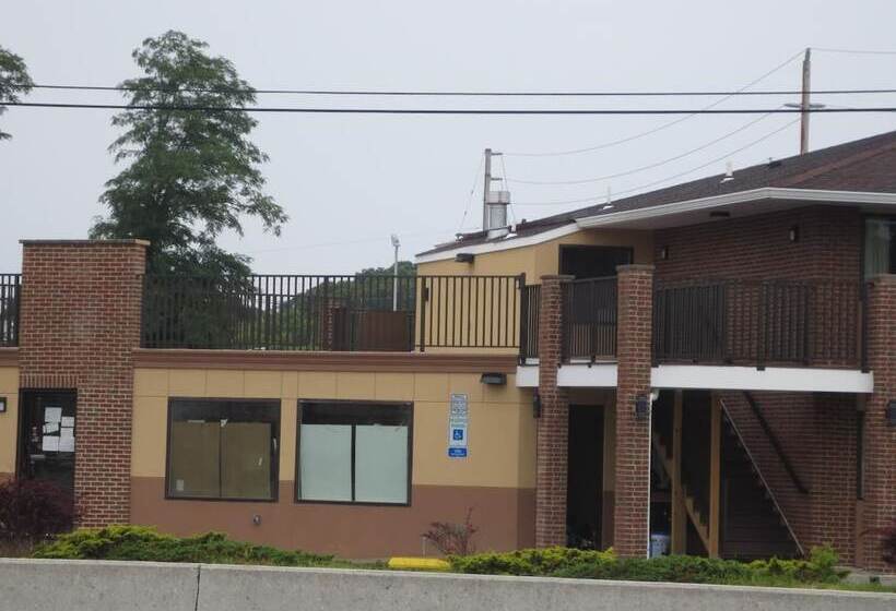 فندق على الطريق Brick Motor Inn