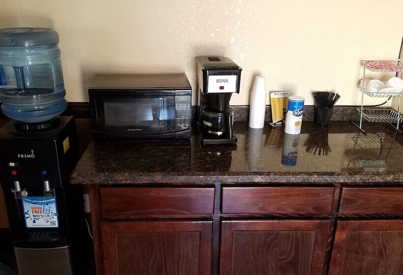 فندق على الطريق Budget Inn