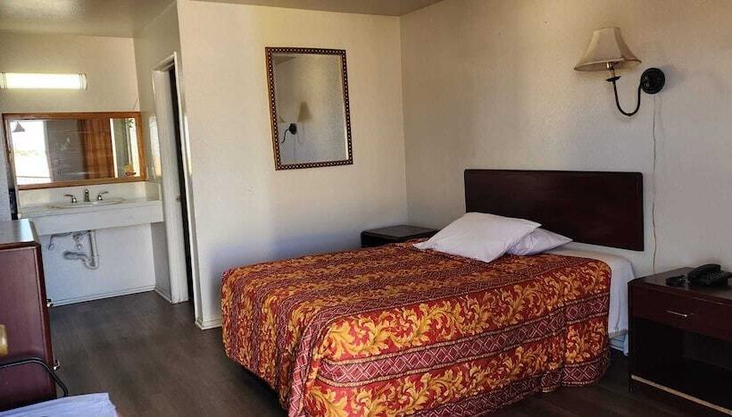 فندق على الطريق Economy Inn