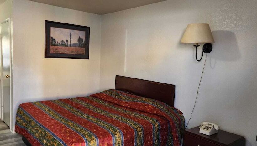 فندق على الطريق Economy Inn