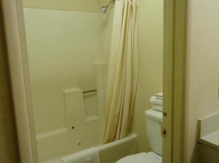 فندق على الطريق Economy Inn