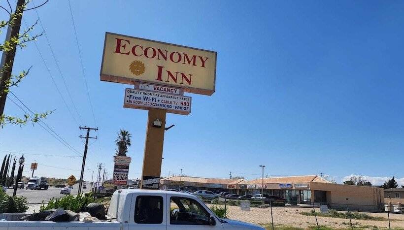 فندق على الطريق Economy Inn
