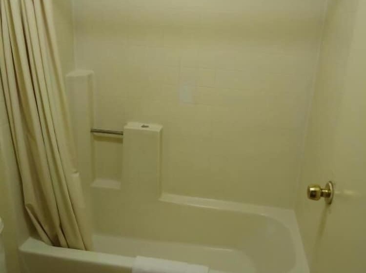 فندق على الطريق Economy Inn