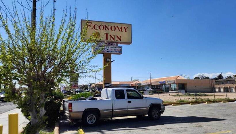 فندق على الطريق Economy Inn