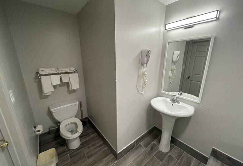 فندق على الطريق Embassy Inn  Hohenwald