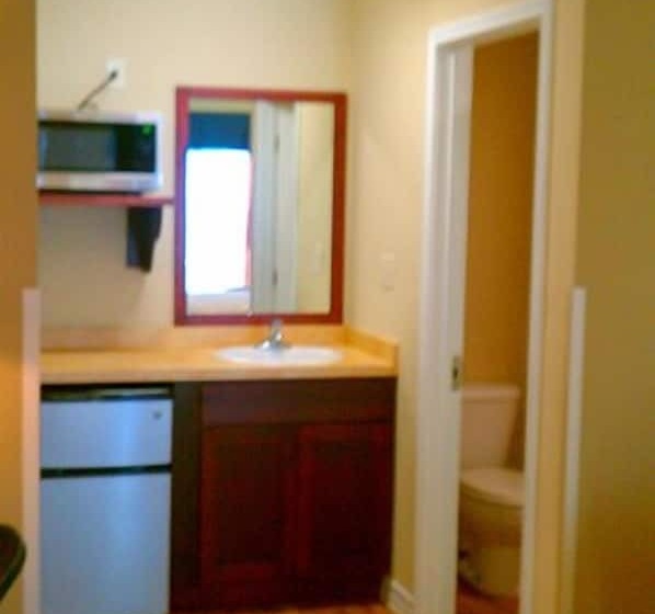 فندق على الطريق Fieldhouse Inn & Conference Center