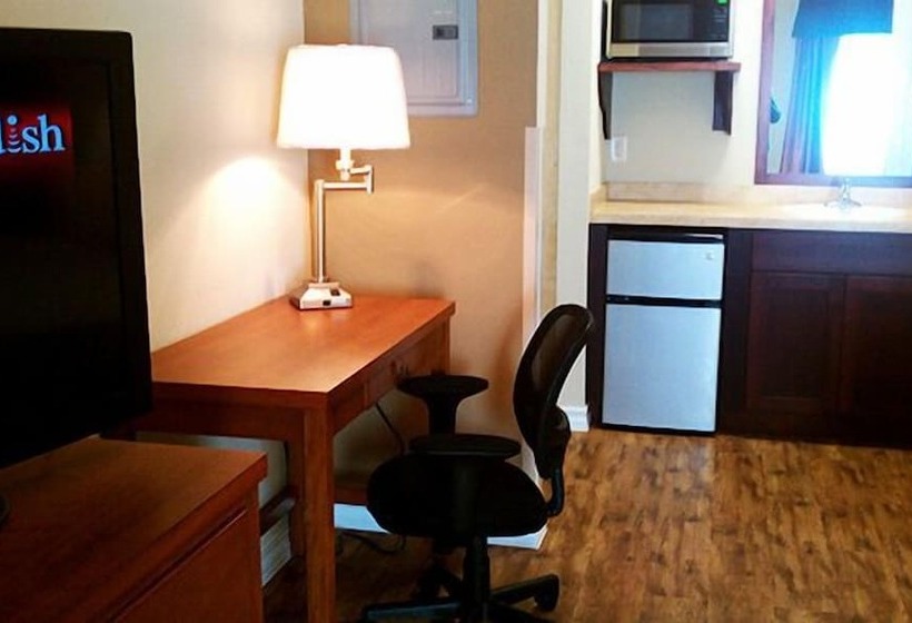 فندق على الطريق Fieldhouse Inn & Conference Center