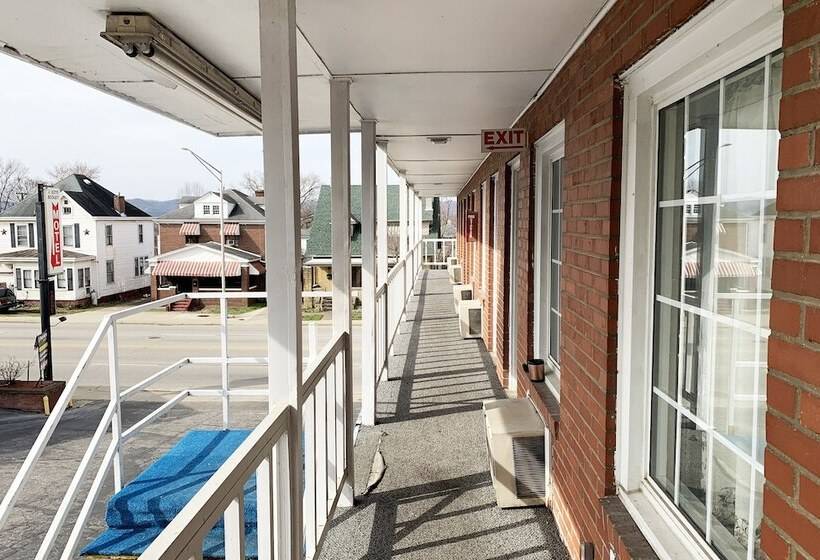 فندق على الطريق Four Keys Inn