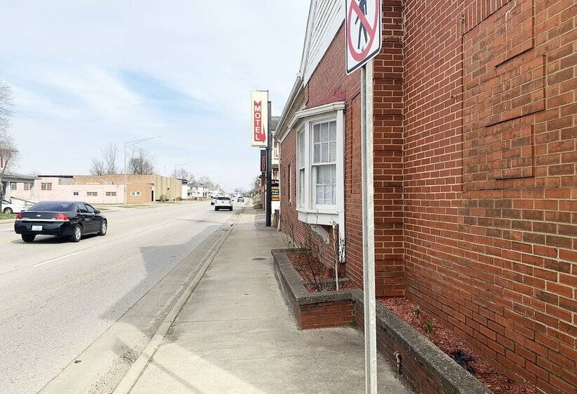 فندق على الطريق Four Keys Inn