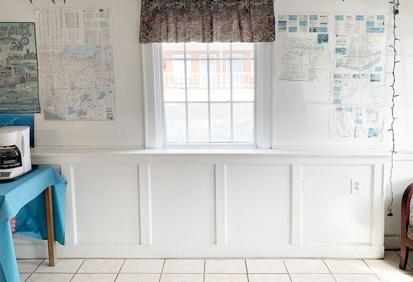 فندق على الطريق Four Keys Inn