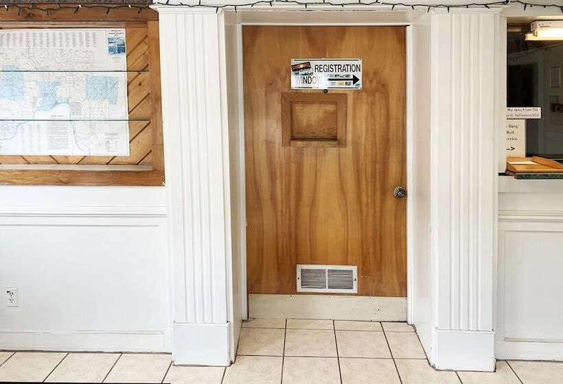 فندق على الطريق Four Keys Inn