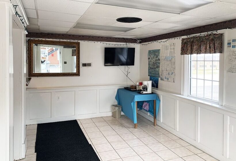 فندق على الطريق Four Keys Inn