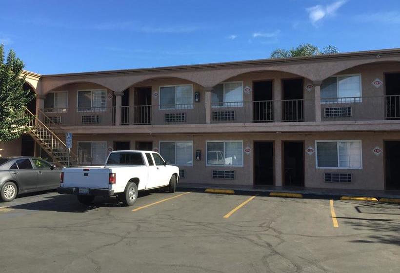 فندق على الطريق Foxy S Motor Inn On Florence & Hoover St