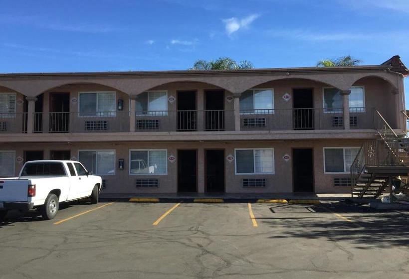 فندق على الطريق Foxy S Motor Inn On Florence & Hoover St