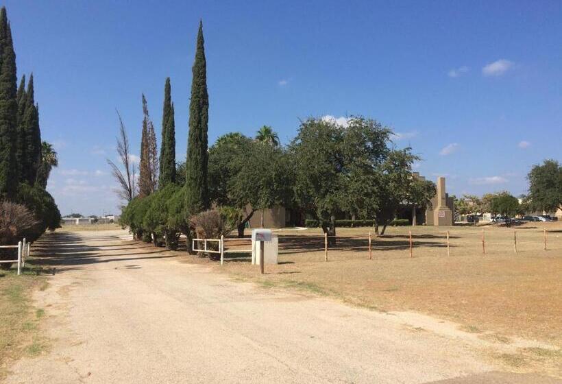 فندق على الطريق Frio Inn