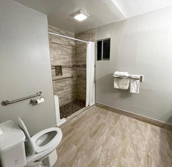 فندق على الطريق Hamilton Inn