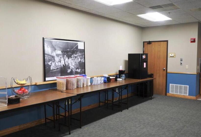 فندق على الطريق Heritage Inn