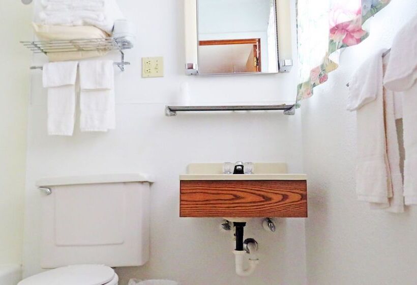 Indianhead Ironwood Motel