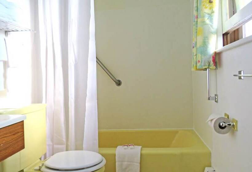 Indianhead Ironwood Motel