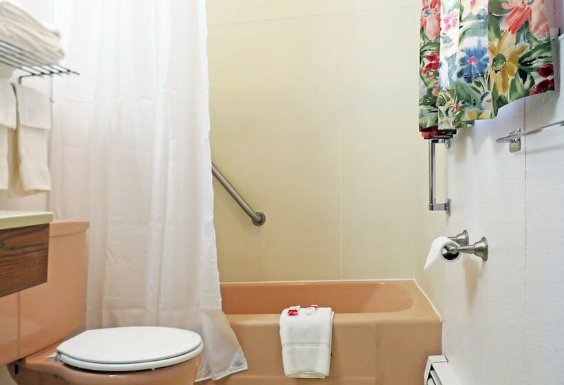 Indianhead Ironwood Motel