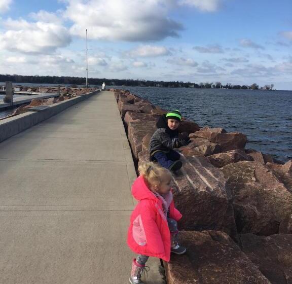 فندق على الطريق Lull Abi Inn