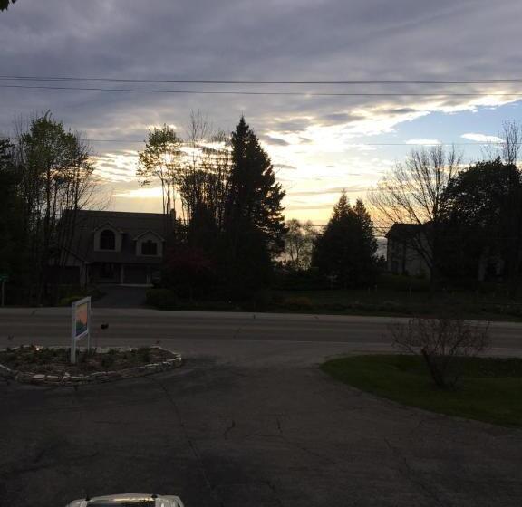 فندق على الطريق Lull Abi Inn