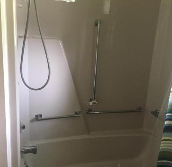 فندق على الطريق Lull Abi Inn