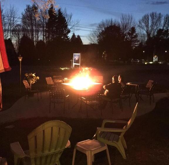 فندق على الطريق Lull Abi Inn