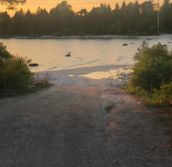 فندق على الطريق Lull Abi Inn