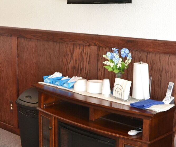 모텔 Main Street Lodge And Suites