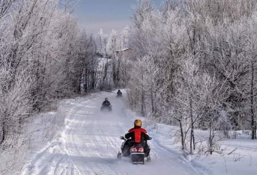 فندق على الطريق Model Towne Inn