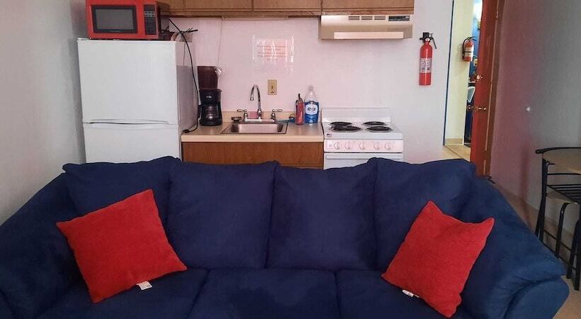 فندق على الطريق Model Towne Inn