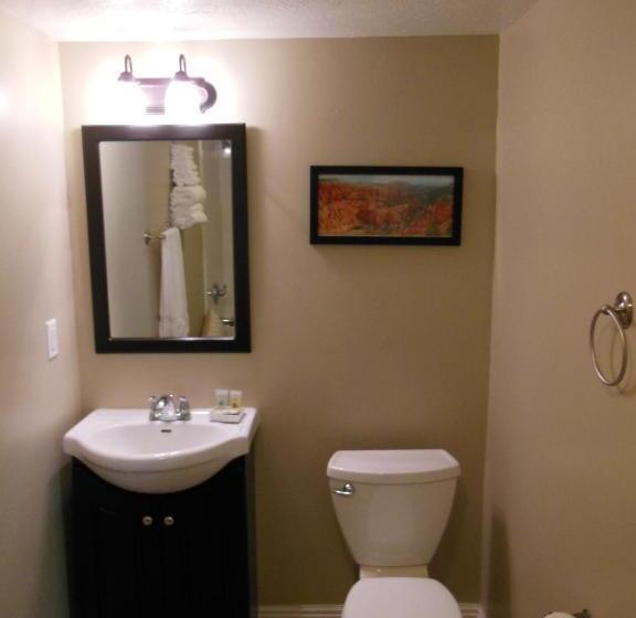 فندق على الطريق Mountain Ridge Cabins & Lodging Between Bryce And Zion National Park