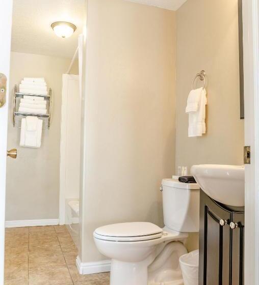 فندق على الطريق Mountain Ridge Cabins & Lodging Between Bryce And Zion National Park