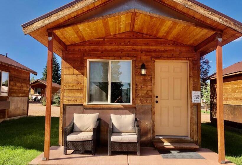 فندق على الطريق Mountain Ridge Cabins & Lodging Between Bryce And Zion National Park