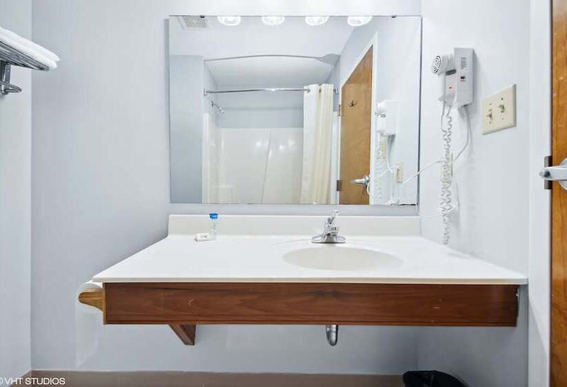 فندق على الطريق My Hometown Inn