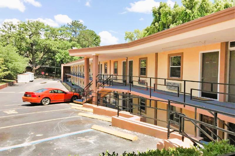 מוטל OYO Hotel Tallahassee Downtown