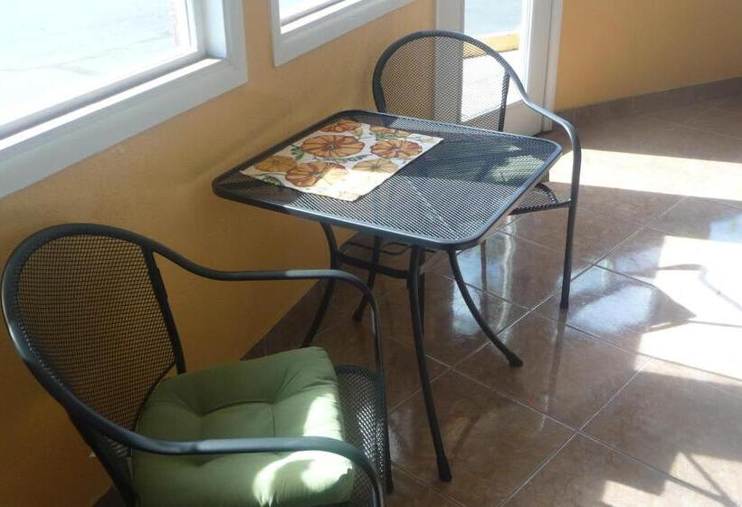 فندق على الطريق Palms Inn