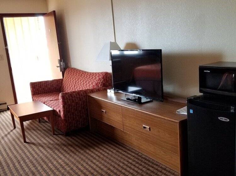 فندق على الطريق Scottish Inn & Suites   Eau Claire