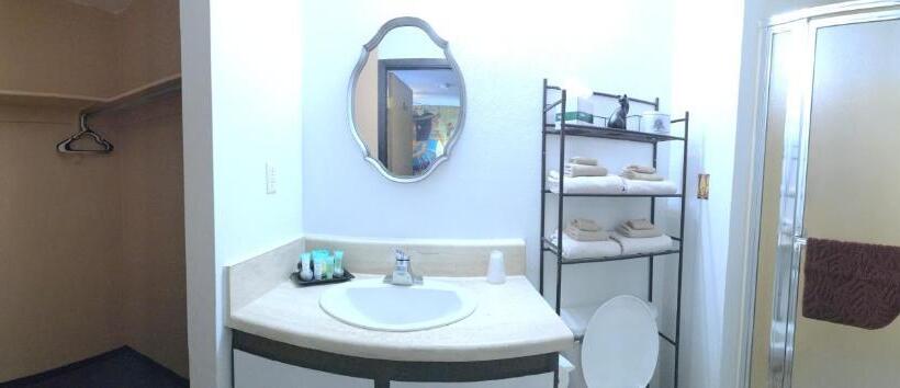 فندق على الطريق Sunset View Inn L.l.c