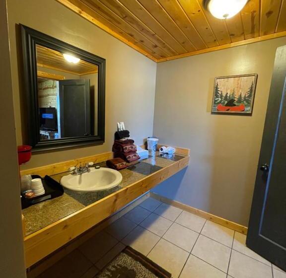 فندق على الطريق The Fishing Bear Lodge