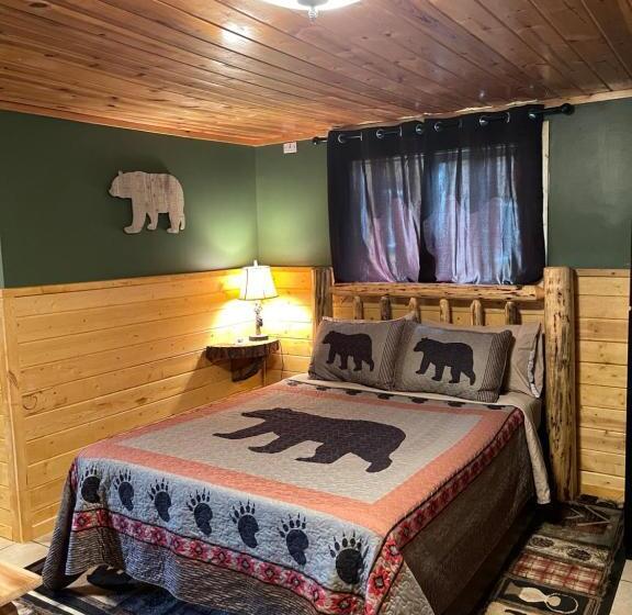 فندق على الطريق The Fishing Bear Lodge