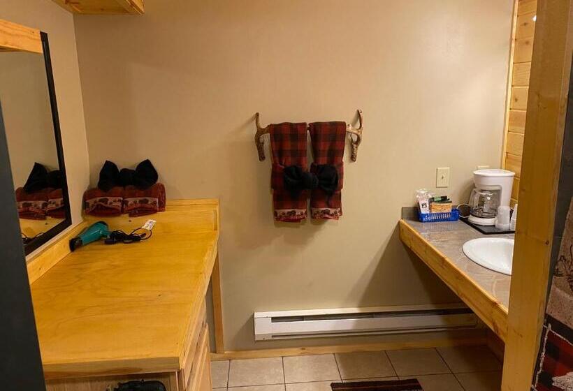 فندق على الطريق The Fishing Bear Lodge