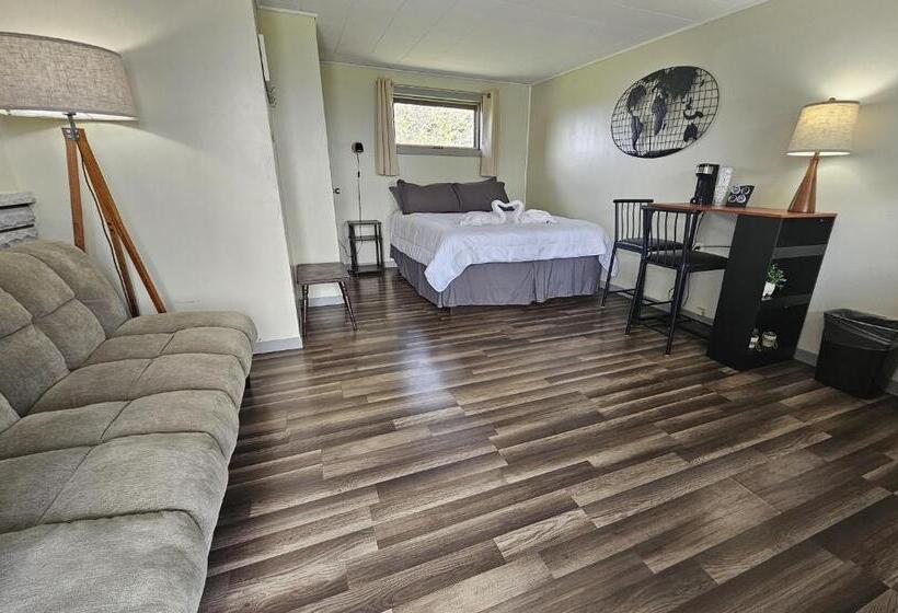 The Last Resort Motel