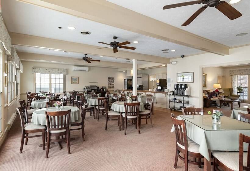 모텔 The Sparhawk Oceanfront Resort