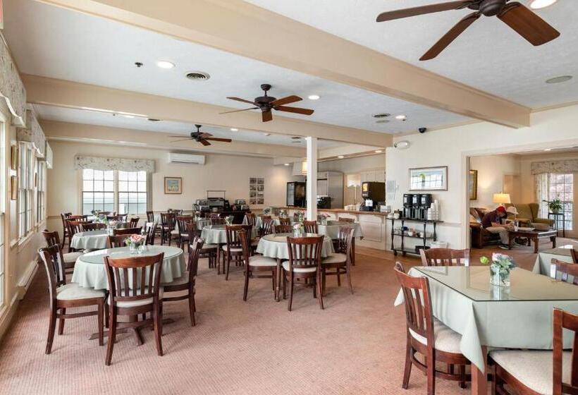 Мотель The Sparhawk Oceanfront Resort