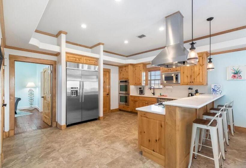 مُتل Tropic Island Resort