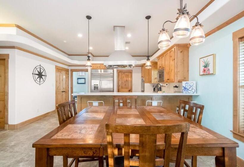 مُتل Tropic Island Resort