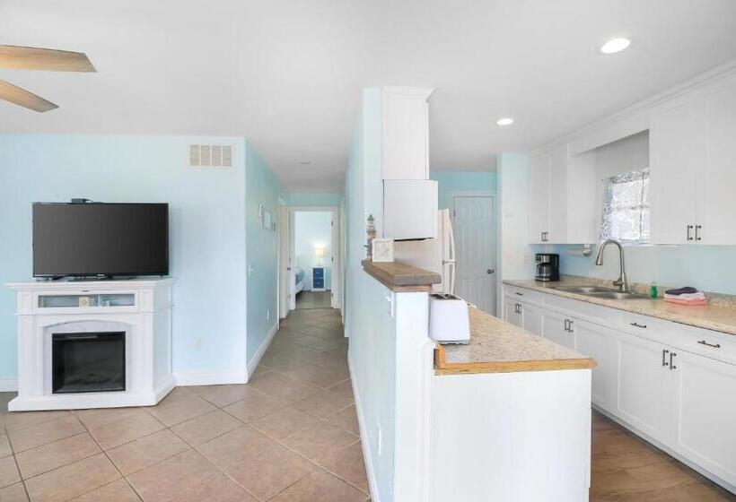 مُتل Tropic Island Resort